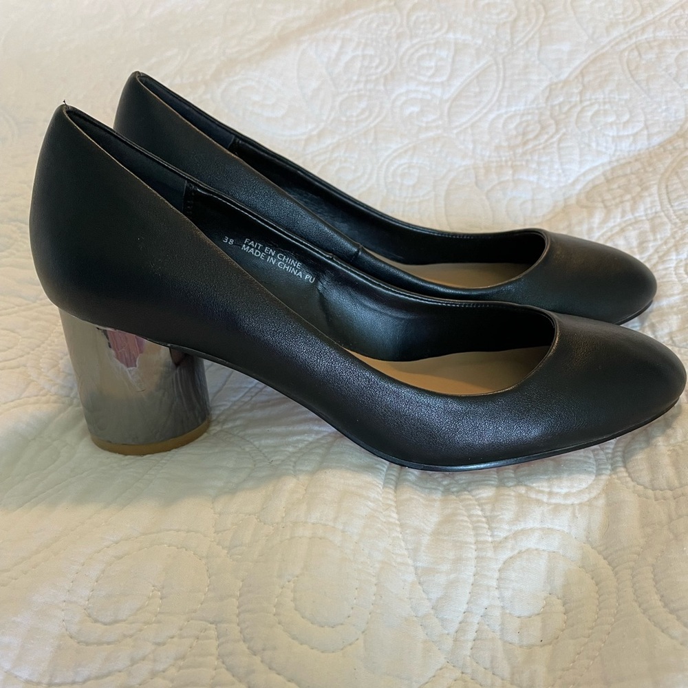 Matt & Nat Pumps size 7-8